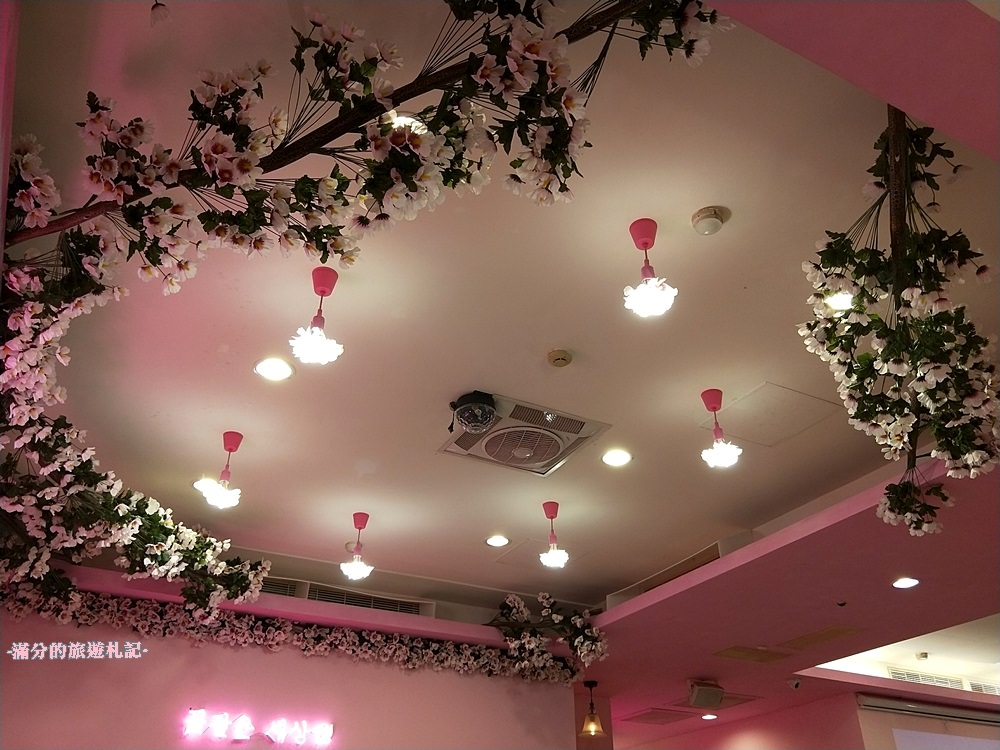 桃園市美食》浪漫廚房 IG熱門打卡韓式餐廳 最羅曼蒂克的愛戀廚房 少女心大噴發 - 滿分的旅遊札記