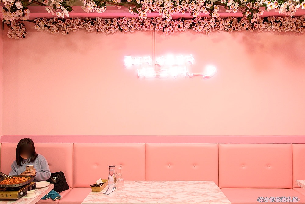 桃園市美食》浪漫廚房 IG熱門打卡韓式餐廳 最羅曼蒂克的愛戀廚房 少女心大噴發 - 滿分的旅遊札記