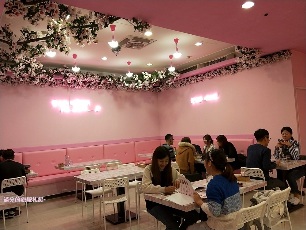 桃園市美食》浪漫廚房 IG熱門打卡韓式餐廳 最羅曼蒂克的愛戀廚房 少女心大噴發 - 滿分的旅遊札記