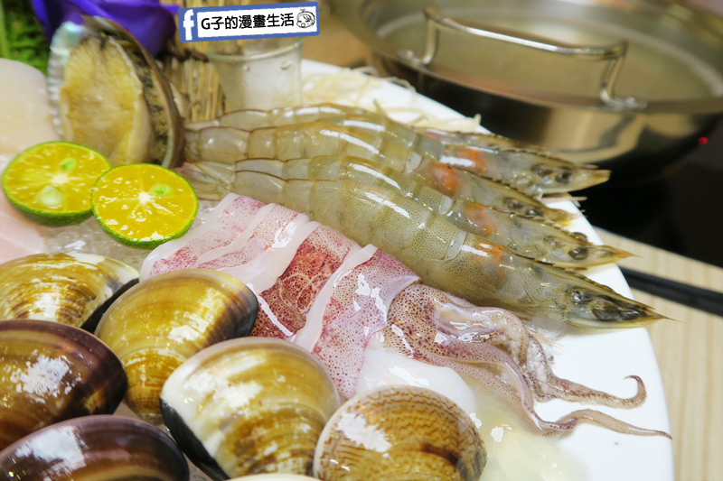 士林火鍋-牛棒碗安 GOBO 精緻鍋物.雙人最划算牛棒雙響砲-海鮮6拚盤-白蝦.透抽.蛤蠣.鯛魚片.多利魚.手打花枝漿.鮑魚.干貝