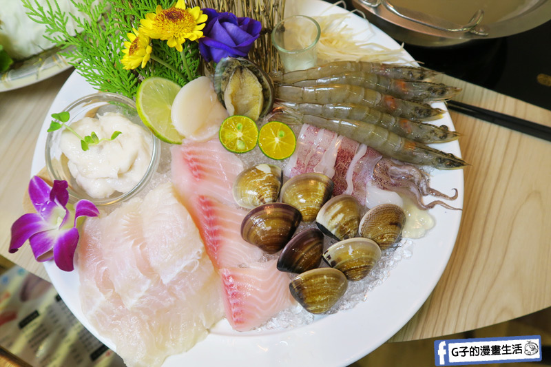 士林火鍋-牛棒碗安 GOBO 精緻鍋物.雙人最划算牛棒雙響砲-海鮮6拚盤-白蝦.透抽.蛤蠣.鯛魚片.多利魚.手打花枝漿.鮑魚.干貝