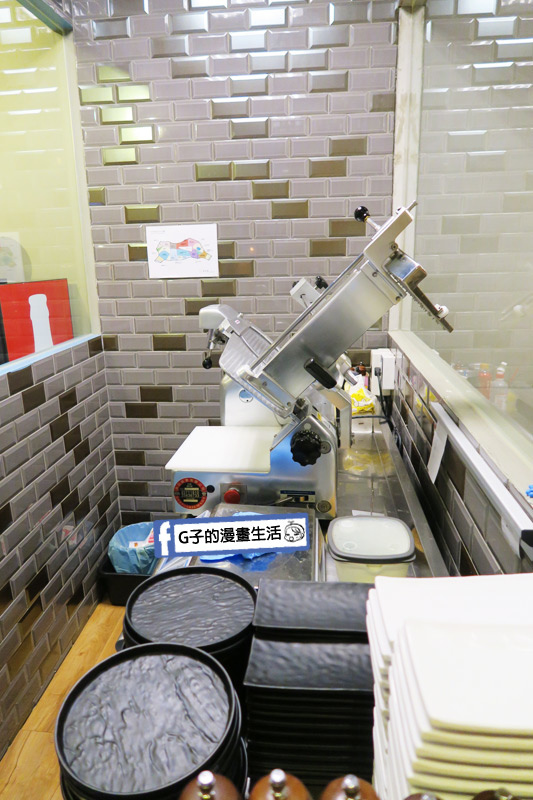 士林火鍋-牛棒碗安 GOBO 精緻鍋物.切肉雞很乾淨,透明化都看的到