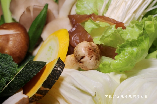 女當家極緻鍋功夫麵:東區216巷麻辣鍋/芋頭排骨酥『女當家極緻鍋功夫麵』捷運忠孝敦化站