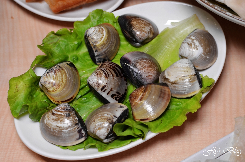 女當家極緻鍋功夫麵,極推養生藥膳鍋,鮮蔬菇盤的蔬菜讓人吃得好開心啊!
