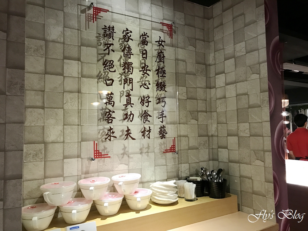 女當家極緻鍋功夫麵,極推養生藥膳鍋,鮮蔬菇盤的蔬菜讓人吃得好開心啊!