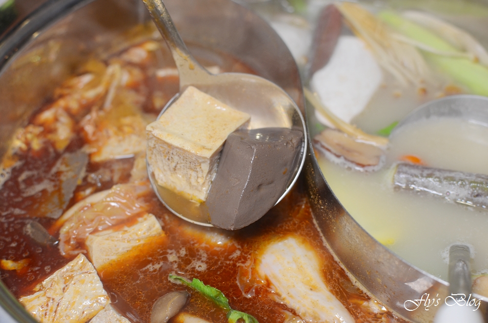 女當家極緻鍋功夫麵,極推養生藥膳鍋,鮮蔬菇盤的蔬菜讓人吃得好開心啊!