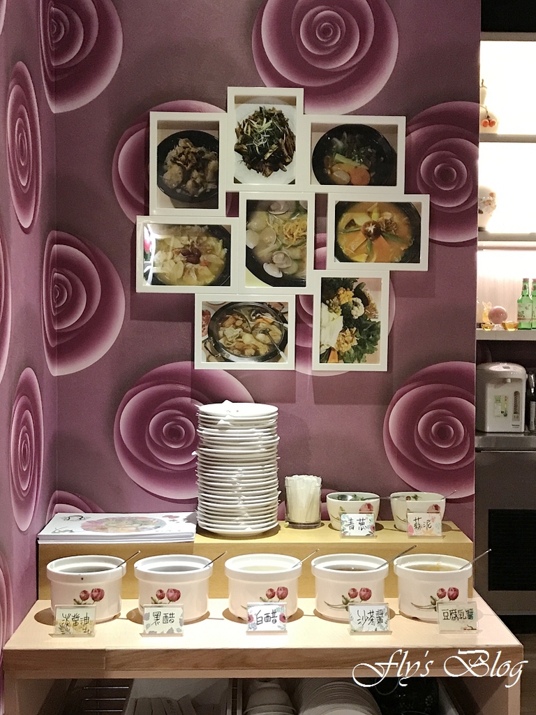 女當家極緻鍋功夫麵,極推養生藥膳鍋,鮮蔬菇盤的蔬菜讓人吃得好開心啊!