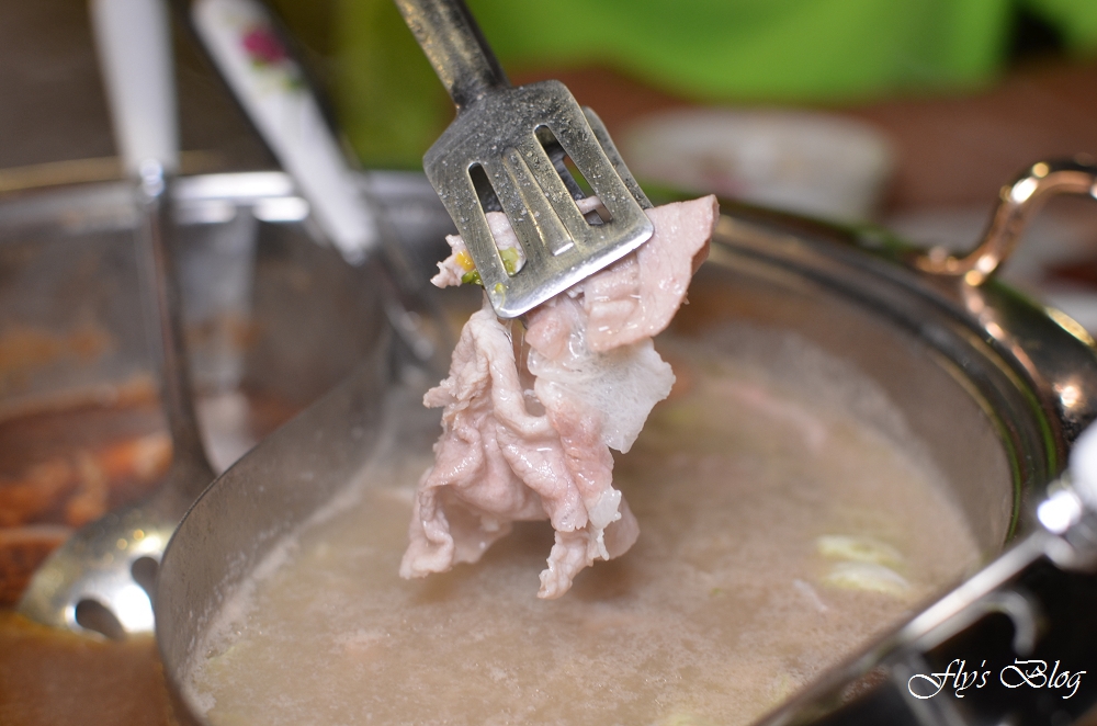 女當家極緻鍋功夫麵,極推養生藥膳鍋,鮮蔬菇盤的蔬菜讓人吃得好開心啊!