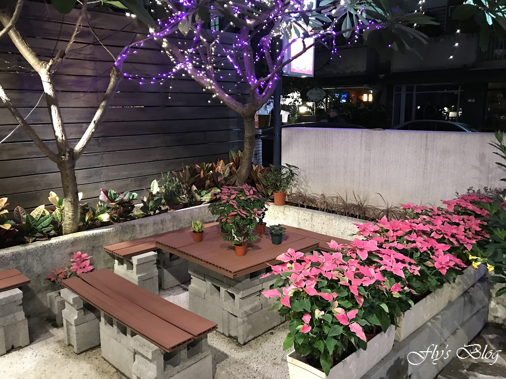 女當家極緻鍋功夫麵,極推養生藥膳鍋,鮮蔬菇盤的蔬菜讓人吃得好開心啊!