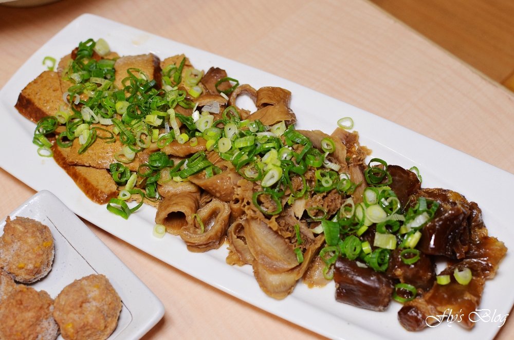 女當家極緻鍋功夫麵,極推養生藥膳鍋,鮮蔬菇盤的蔬菜讓人吃得好開心啊!