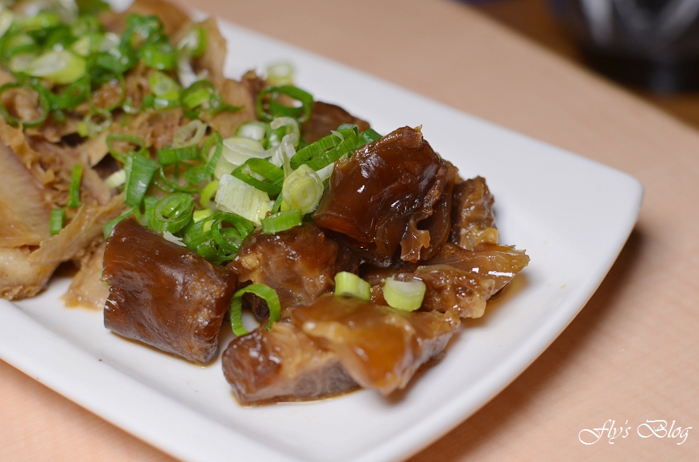 女當家極緻鍋功夫麵,極推養生藥膳鍋,鮮蔬菇盤的蔬菜讓人吃得好開心啊!