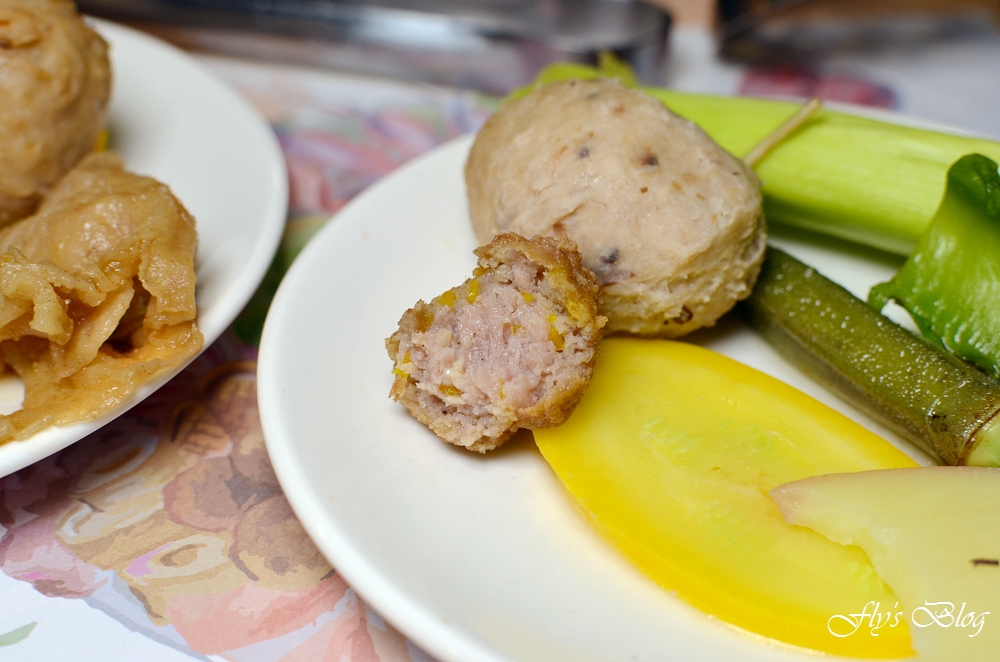 女當家極緻鍋功夫麵,極推養生藥膳鍋,鮮蔬菇盤的蔬菜讓人吃得好開心啊!
