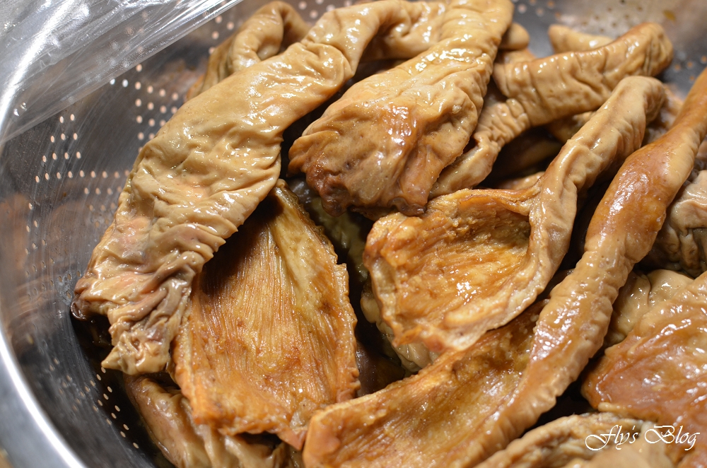 女當家極緻鍋功夫麵,極推養生藥膳鍋,鮮蔬菇盤的蔬菜讓人吃得好開心啊!