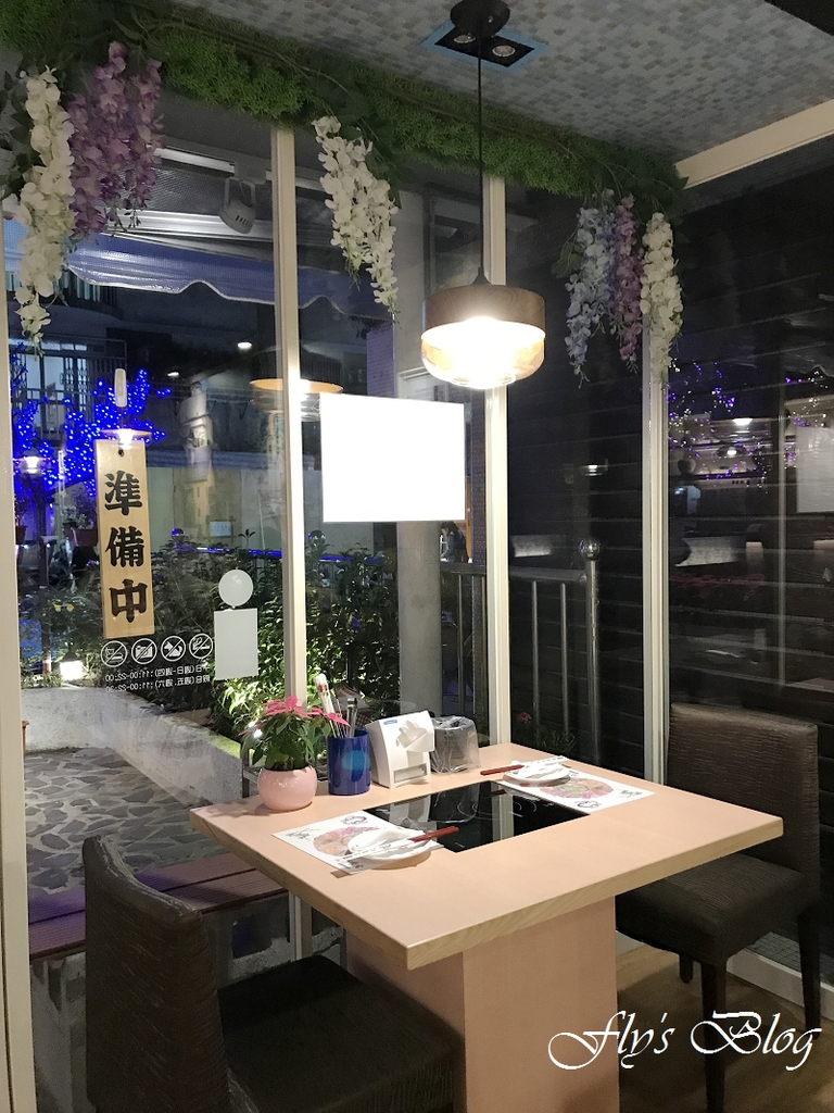 女當家極緻鍋功夫麵,極推養生藥膳鍋,鮮蔬菇盤的蔬菜讓人吃得好開心啊!