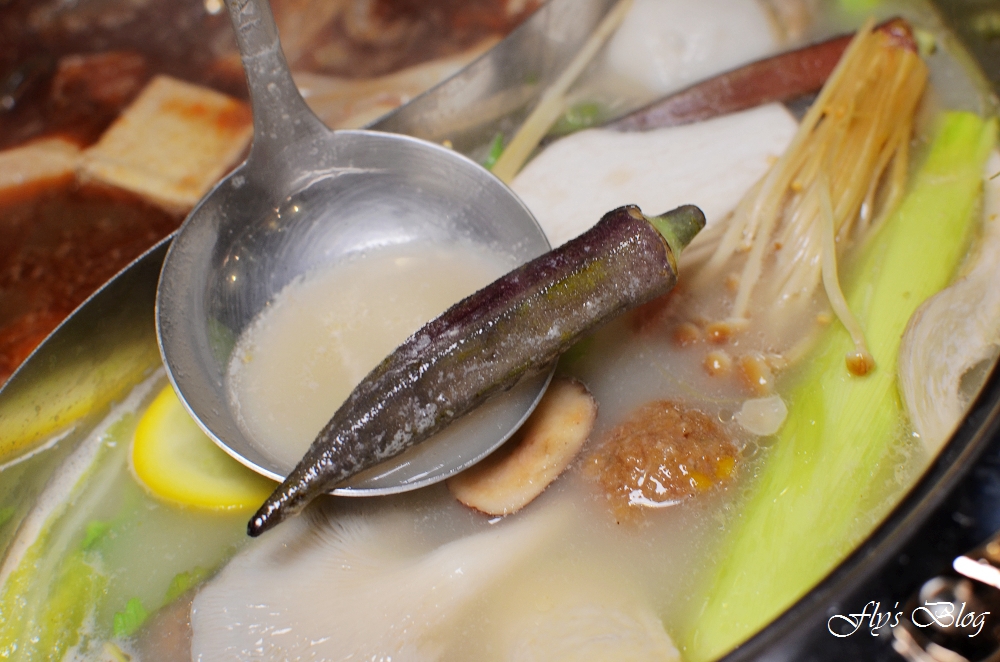 女當家極緻鍋功夫麵,極推養生藥膳鍋,鮮蔬菇盤的蔬菜讓人吃得好開心啊!