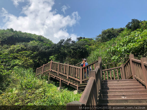圓圓家出去玩-<新北景點>360度山海景步道，視野超遼闊，南子吝步道，拾階而上美景自然呈現