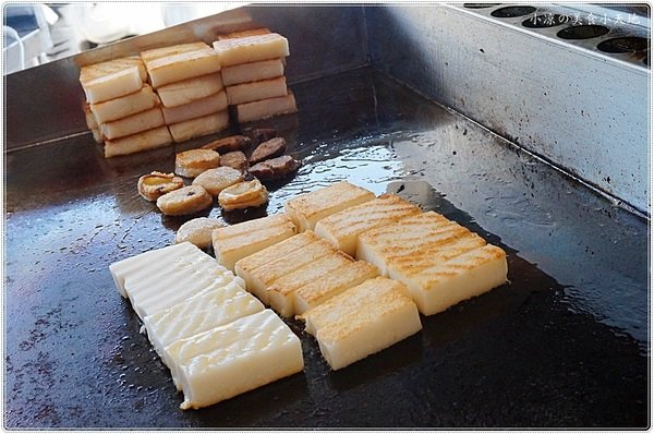 北港華勝煎盤粿:雲林北港』北港華勝煎盤粿║在地特色早午餐,傳承三代30年老店,恰恰金黃煎米粿滿滿古早味