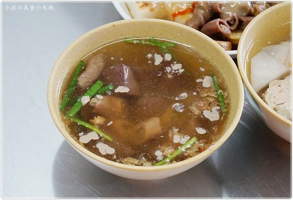 北港華勝煎盤粿:雲林北港』北港華勝煎盤粿║在地特色早午餐,傳承三代30年老店,恰恰金黃煎米粿滿滿古早味