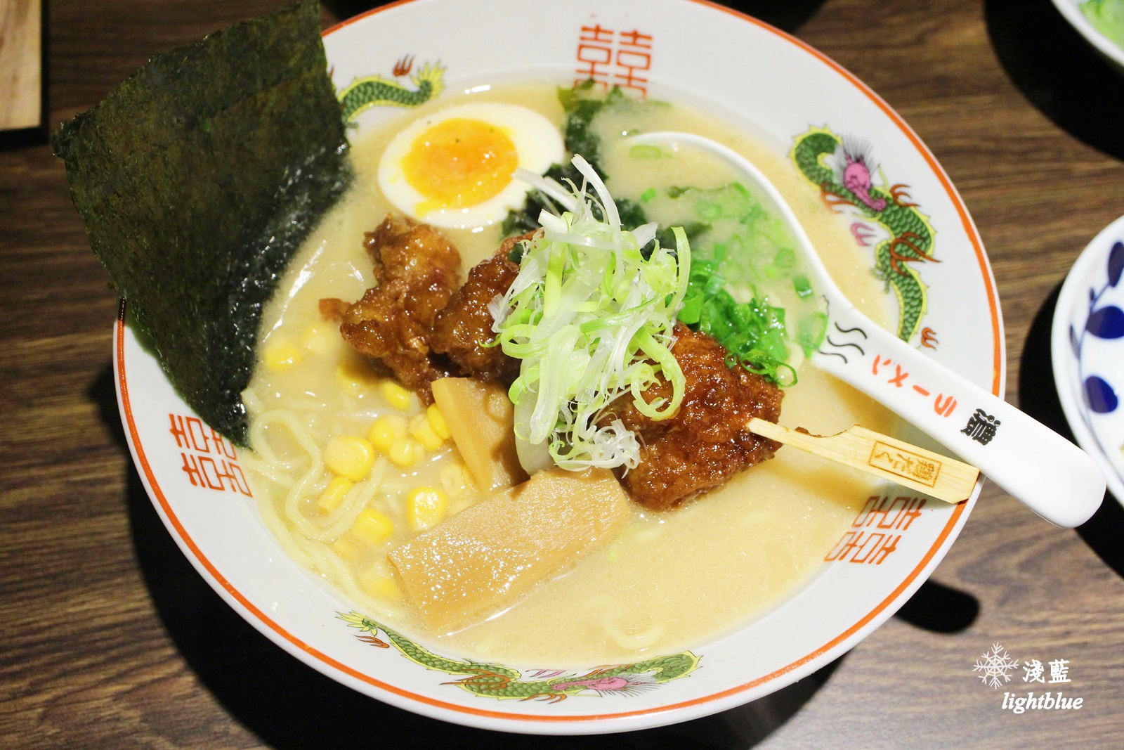 機捷A8站龜山林口長庚醫院美食：麵屋。濃 林口長庚店～走入日本場景，販賣機點餐客製化你的專屬拉麵