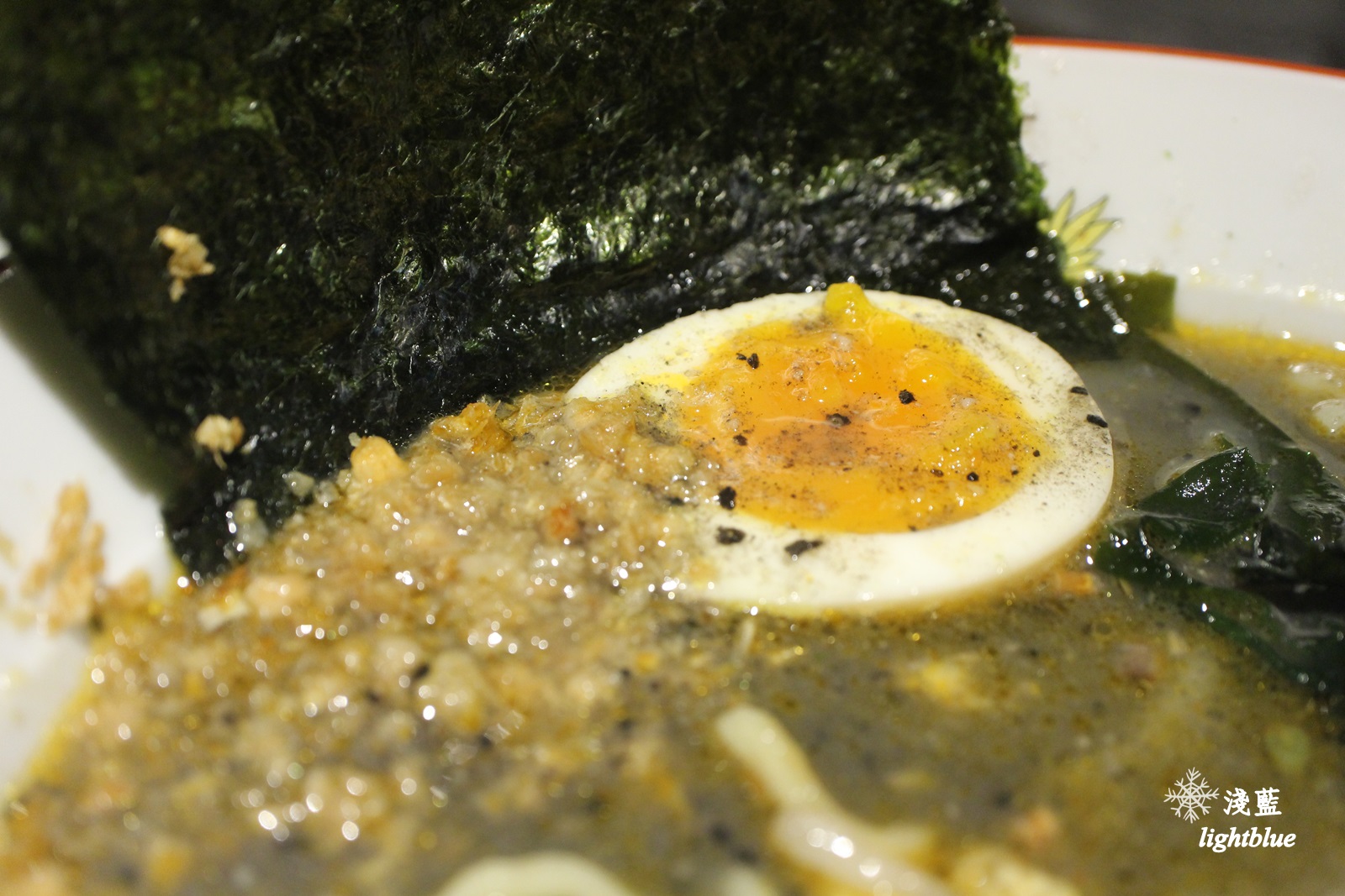 機捷A8站龜山林口長庚醫院美食：麵屋。濃 林口長庚店～走入日本場景，販賣機點餐客製化你的專屬拉麵