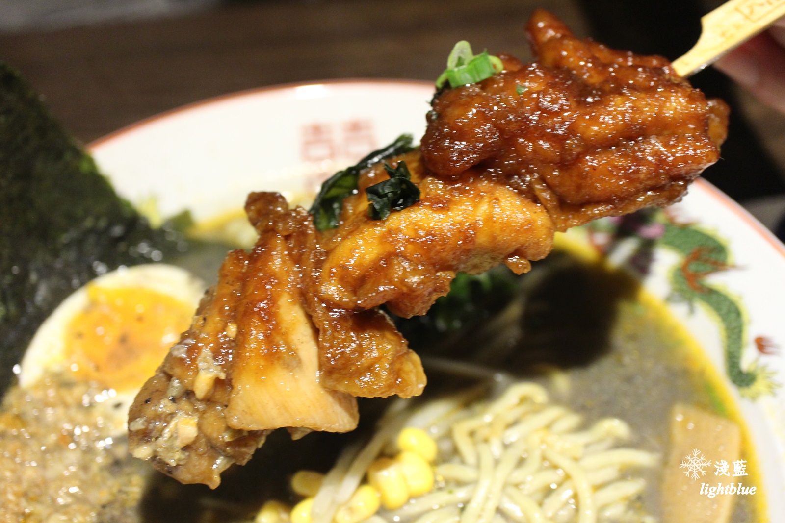 機捷A8站龜山林口長庚醫院美食：麵屋。濃 林口長庚店～走入日本場景，販賣機點餐客製化你的專屬拉麵