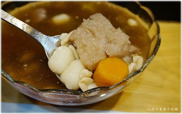 感恩芋冰城(感恩芋冰城 師大店)：彰化』感恩芋冰城 師大店║綜合芋圓VS冰豆花，要冷要熱？通通來一碗？？純手作QQ郝呷！