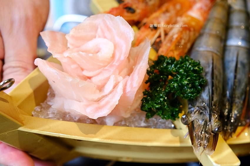 大魔大滿足鍋物(中壢店)。日本A5和牛、頂級龍蝦花蟹海鮮船,爽嗑13種夢幻食材每人只要千元,僅此一檔、錯過等明年! @蹦啾♥謝蘿莉 La vie heureuse