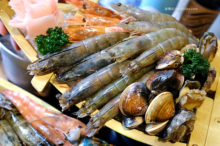大魔大滿足鍋物(中壢店)。日本A5和牛、頂級龍蝦花蟹海鮮船,爽嗑13種夢幻食材每人只要千元,僅此一檔、錯過等明年! @蹦啾♥謝蘿莉 La vie heureuse