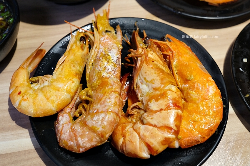 大魔大滿足鍋物(中壢店)。日本A5和牛、頂級龍蝦花蟹海鮮船,爽嗑13種夢幻食材每人只要千元,僅此一檔、錯過等明年! @蹦啾♥謝蘿莉 La vie heureuse