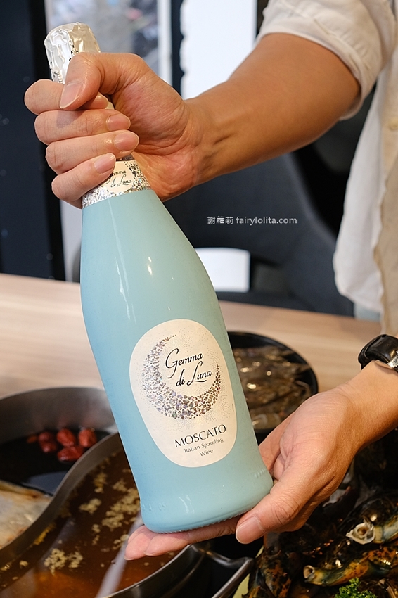 大魔大滿足鍋物(中壢店)。日本A5和牛、頂級龍蝦花蟹海鮮船,爽嗑13種夢幻食材每人只要千元,僅此一檔、錯過等明年! @蹦啾♥謝蘿莉 La vie heureuse