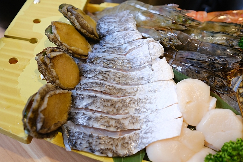 大魔大滿足鍋物(中壢店)。日本A5和牛、頂級龍蝦花蟹海鮮船,爽嗑13種夢幻食材每人只要千元,僅此一檔、錯過等明年! @蹦啾♥謝蘿莉 La vie heureuse