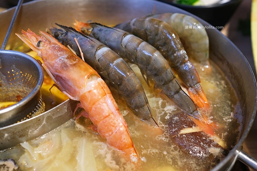 大魔大滿足鍋物(中壢店)。日本A5和牛、頂級龍蝦花蟹海鮮船,爽嗑13種夢幻食材每人只要千元,僅此一檔、錯過等明年! @蹦啾♥謝蘿莉 La vie heureuse