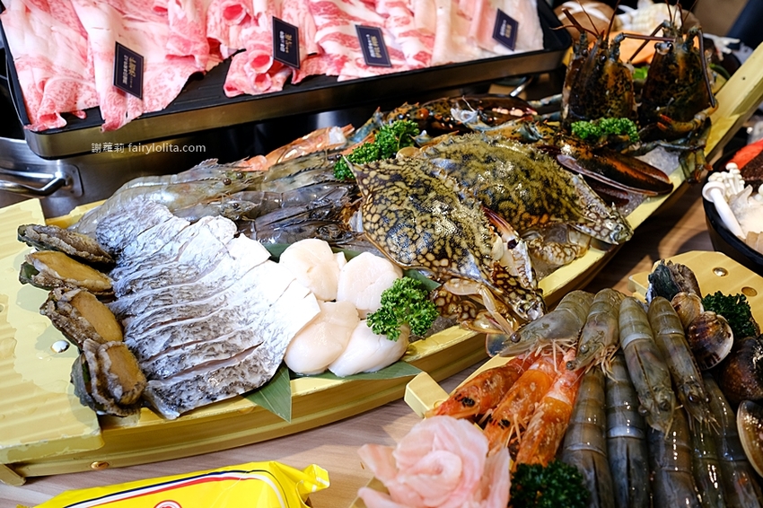 大魔大滿足鍋物(中壢店)。日本A5和牛、頂級龍蝦花蟹海鮮船,爽嗑13種夢幻食材每人只要千元,僅此一檔、錯過等明年! @蹦啾♥謝蘿莉 La vie heureuse