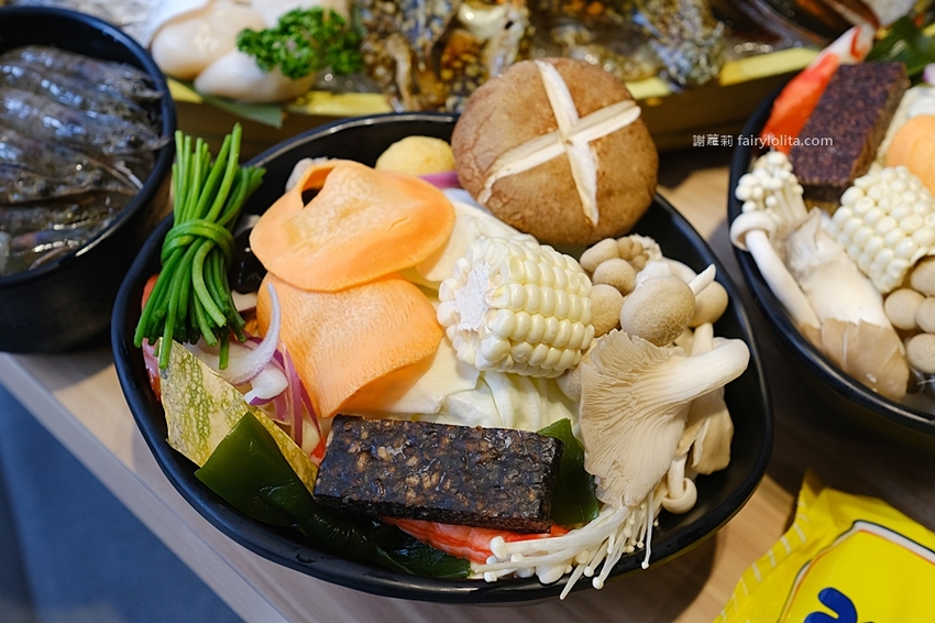 大魔大滿足鍋物(中壢店)。日本A5和牛、頂級龍蝦花蟹海鮮船,爽嗑13種夢幻食材每人只要千元,僅此一檔、錯過等明年! @蹦啾♥謝蘿莉 La vie heureuse