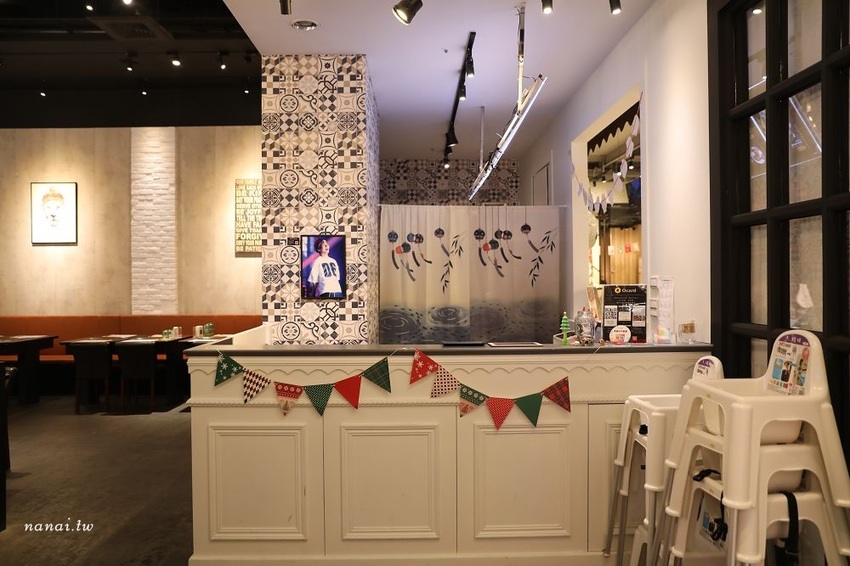 劉震川韓潮吧(秀泰站前店S2館)。火烤兩吃韓式鑄鐵鍋,兩種吃法一次滿足,BTS防彈少年團應援餐廳