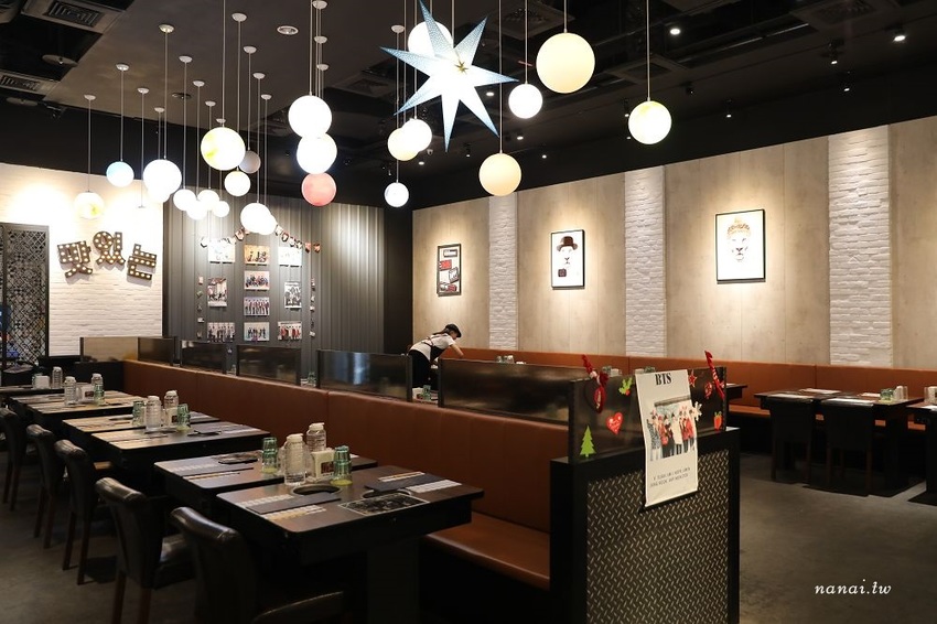 劉震川韓潮吧(秀泰站前店S2館)。火烤兩吃韓式鑄鐵鍋,兩種吃法一次滿足,BTS防彈少年團應援餐廳