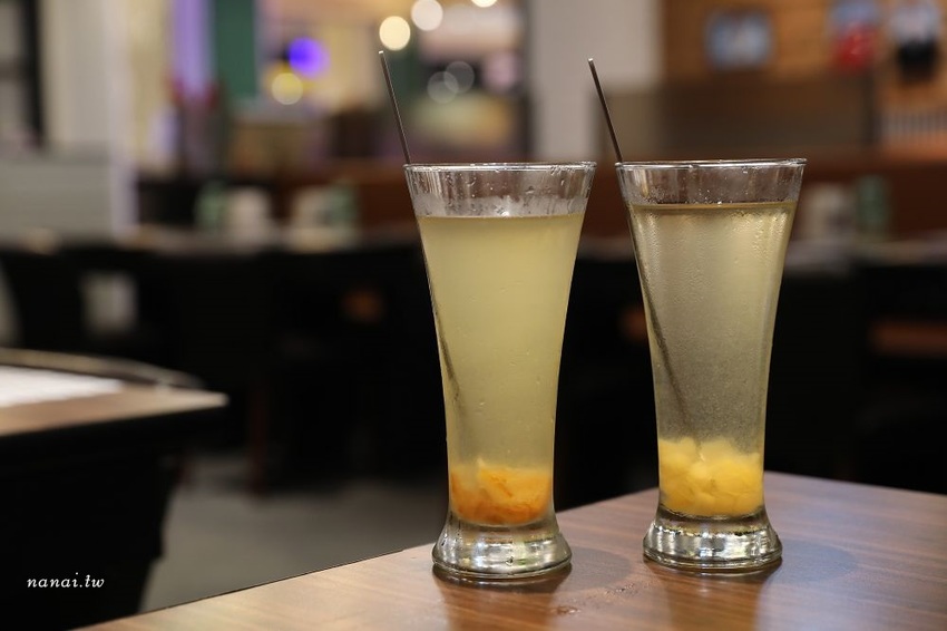 劉震川韓潮吧(秀泰站前店S2館)。火烤兩吃韓式鑄鐵鍋,兩種吃法一次滿足,BTS防彈少年團應援餐廳