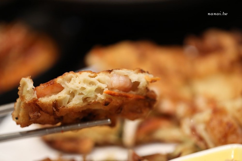 劉震川韓潮吧(秀泰站前店S2館)。火烤兩吃韓式鑄鐵鍋,兩種吃法一次滿足,BTS防彈少年團應援餐廳