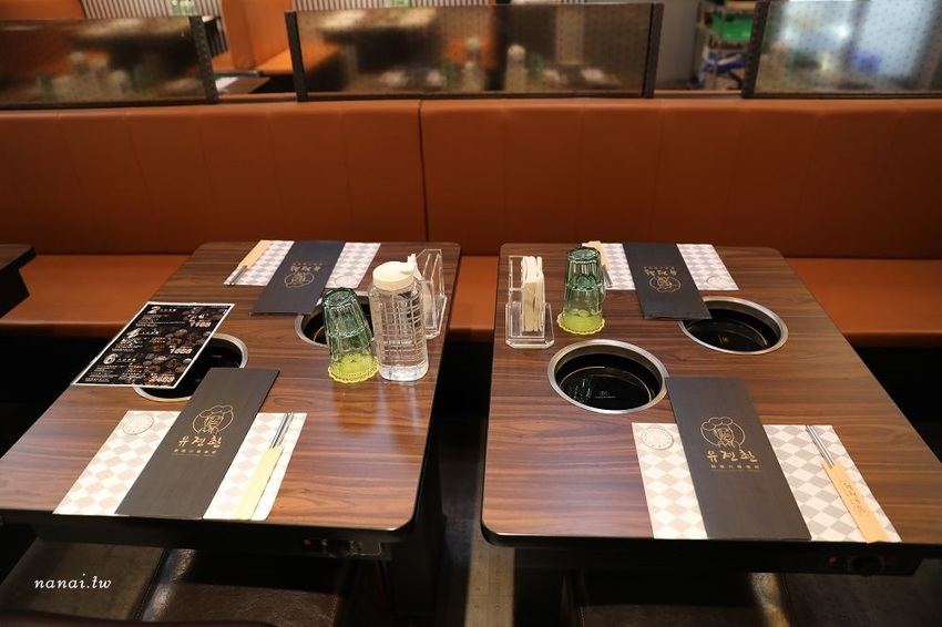 劉震川韓潮吧(秀泰站前店S2館)。火烤兩吃韓式鑄鐵鍋,兩種吃法一次滿足,BTS防彈少年團應援餐廳