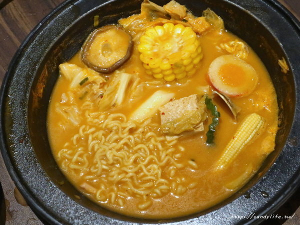 劉震川日韓大食館-秀泰廣場台中站前店:台中美食│劉震川日韓大食館-秀泰廣場台中站前店〃韓式料理推薦,獨創火烤兩吃!狠蝦海陸痛風鍋霸氣登場~