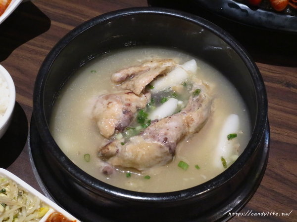 劉震川日韓大食館-秀泰廣場台中站前店:台中美食│劉震川日韓大食館-秀泰廣場台中站前店〃韓式料理推薦,獨創火烤兩吃!狠蝦海陸痛風鍋霸氣登場~
