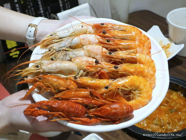 劉震川日韓大食館-秀泰廣場台中站前店:台中美食│劉震川日韓大食館-秀泰廣場台中站前店〃韓式料理推薦,獨創火烤兩吃!狠蝦海陸痛風鍋霸氣登場~