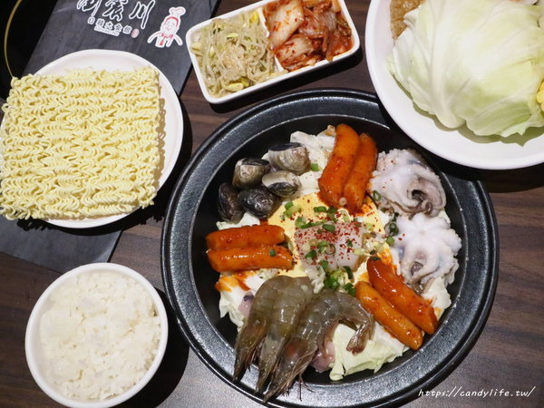 劉震川日韓大食館-秀泰廣場台中站前店:台中美食│劉震川日韓大食館-秀泰廣場台中站前店〃韓式料理推薦,獨創火烤兩吃!狠蝦海陸痛風鍋霸氣登場~