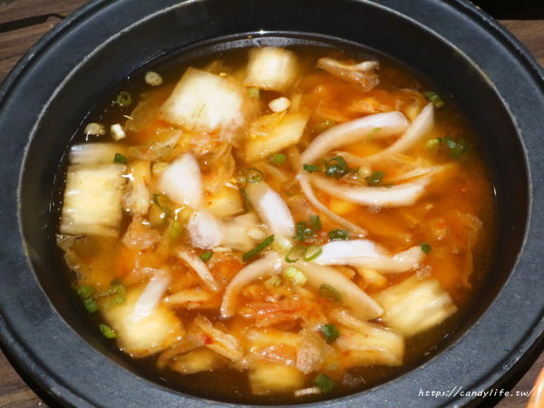 劉震川日韓大食館-秀泰廣場台中站前店:台中美食│劉震川日韓大食館-秀泰廣場台中站前店〃韓式料理推薦,獨創火烤兩吃!狠蝦海陸痛風鍋霸氣登場~