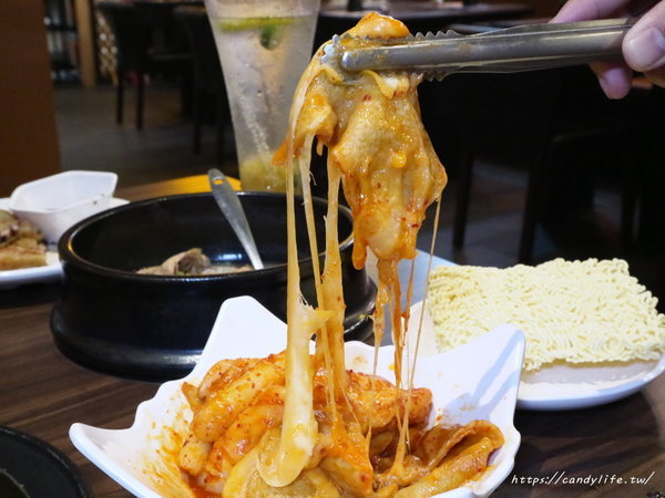 劉震川日韓大食館-秀泰廣場台中站前店:台中美食│劉震川日韓大食館-秀泰廣場台中站前店〃韓式料理推薦,獨創火烤兩吃!狠蝦海陸痛風鍋霸氣登場~