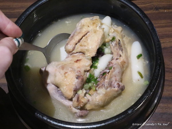 劉震川日韓大食館-秀泰廣場台中站前店:台中美食│劉震川日韓大食館-秀泰廣場台中站前店〃韓式料理推薦,獨創火烤兩吃!狠蝦海陸痛風鍋霸氣登場~