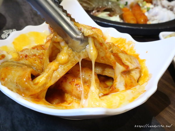 劉震川日韓大食館-秀泰廣場台中站前店:台中美食│劉震川日韓大食館-秀泰廣場台中站前店〃韓式料理推薦,獨創火烤兩吃!狠蝦海陸痛風鍋霸氣登場~