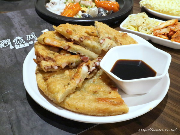 劉震川日韓大食館-秀泰廣場台中站前店:台中美食│劉震川日韓大食館-秀泰廣場台中站前店〃韓式料理推薦,獨創火烤兩吃!狠蝦海陸痛風鍋霸氣登場~