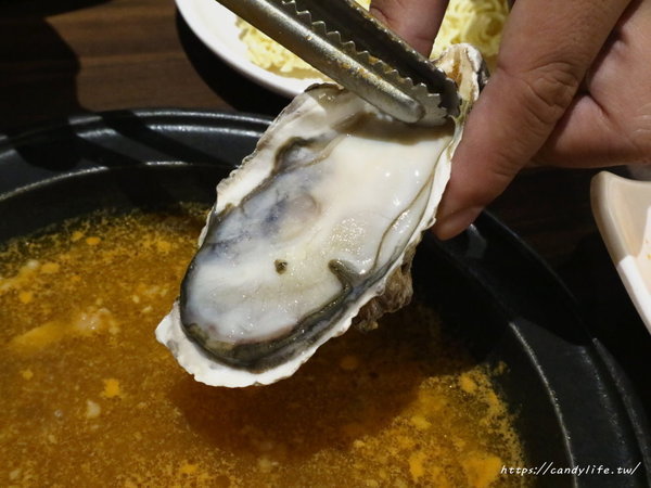 劉震川日韓大食館-秀泰廣場台中站前店:台中美食│劉震川日韓大食館-秀泰廣場台中站前店〃韓式料理推薦,獨創火烤兩吃!狠蝦海陸痛風鍋霸氣登場~