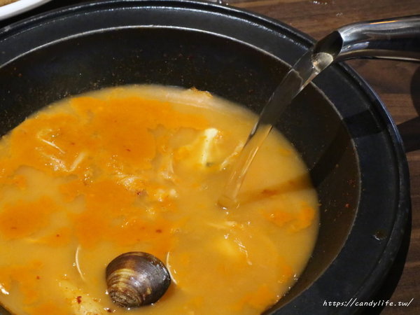 劉震川日韓大食館-秀泰廣場台中站前店:台中美食│劉震川日韓大食館-秀泰廣場台中站前店〃韓式料理推薦,獨創火烤兩吃!狠蝦海陸痛風鍋霸氣登場~